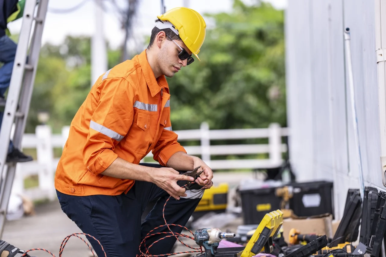 Electrician doing a emergency job